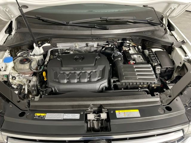 Used 2022 Volkswagen Tiguan SEL R-Line image 9