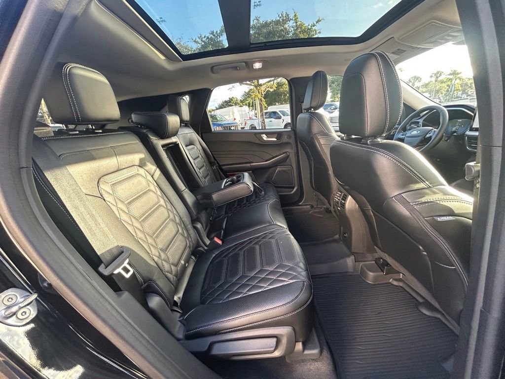Certified 2024 Ford Escape SE w/ PHEV Premium Package FWD image 33