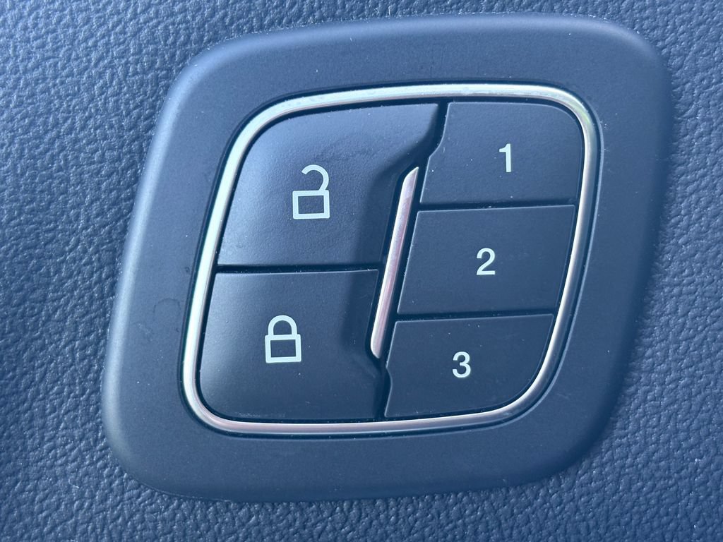 Certified 2020 Ford Escape Titanium AWD/4WD image 19
