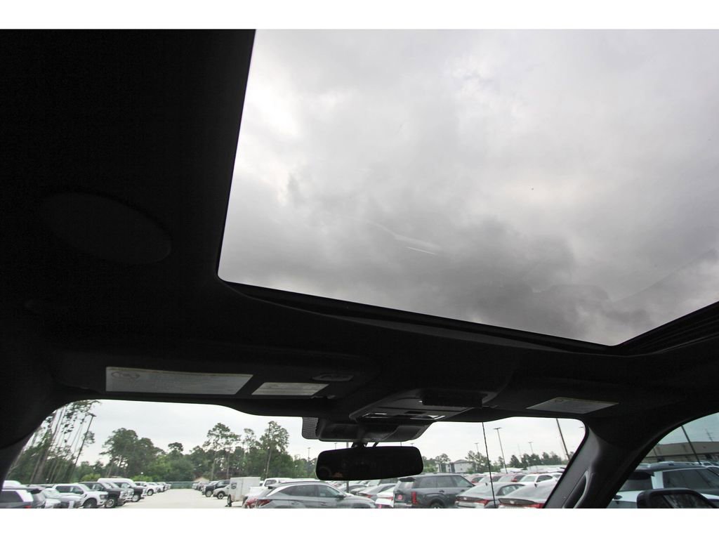 Certified 2025 Ford F350 Platinum w/ FX4 Off-Road Package AWD/4WD image 26