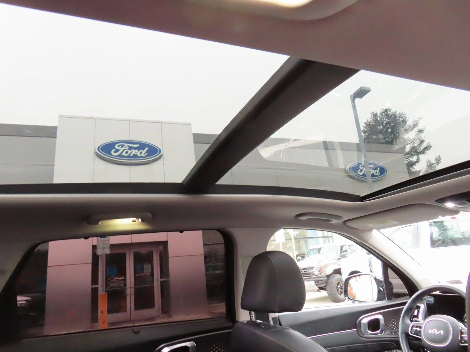 Used 2023 Kia Sorento SX image 36