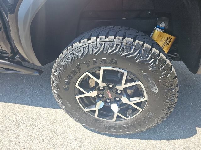 Used 2023 GMC Canyon AT4X AWD/4WD image 10