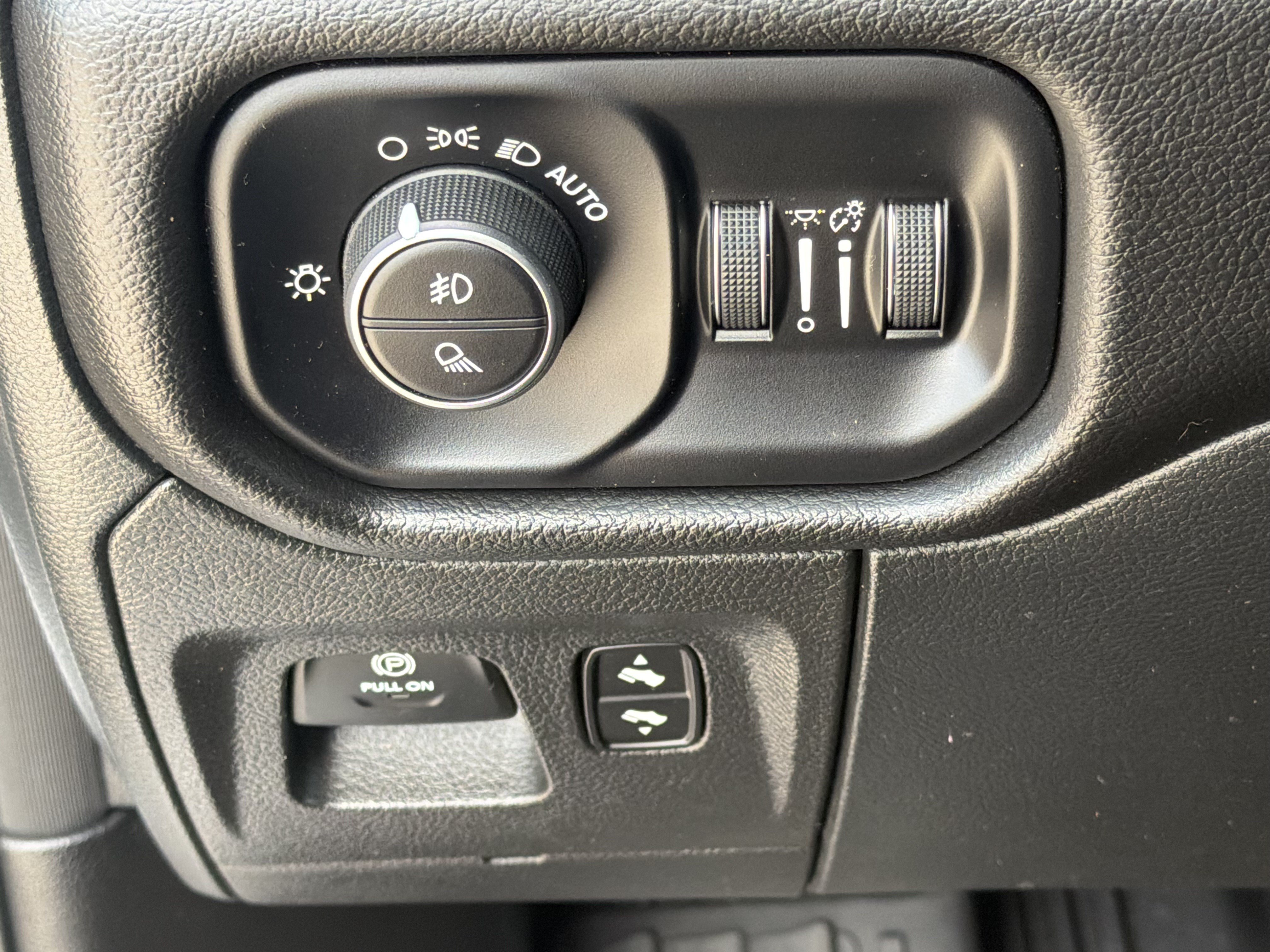 Used 2025 RAM 1500 Lone Star AWD/4WD image 25