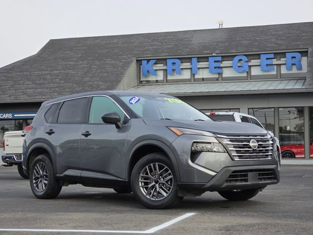 Used 2024 Nissan Rogue S AWD/4WD image 3