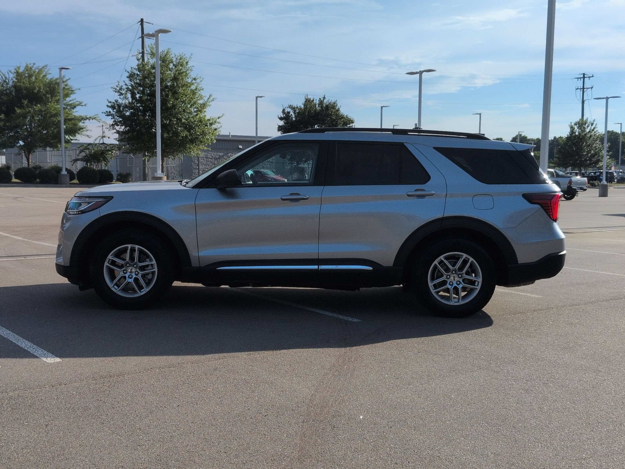 Certified 2025 Ford Explorer Active w/ Active Comfort Package RWD image 7