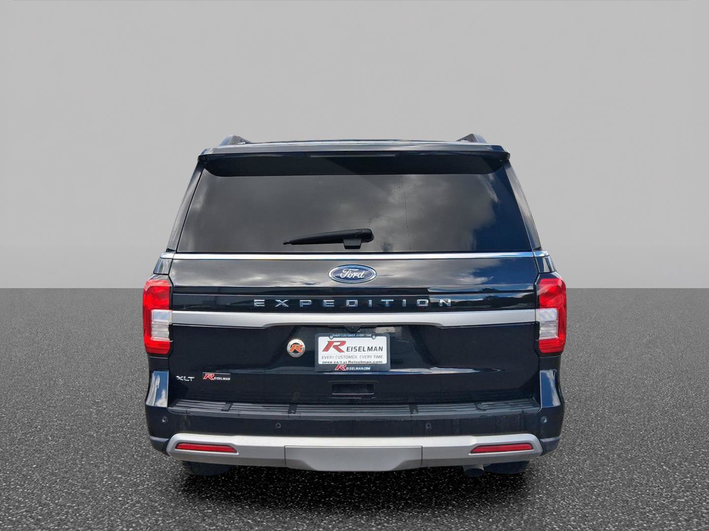 Certified 2023 Ford Expedition XLT RWD image 5