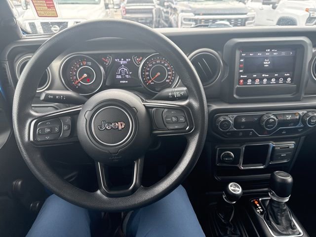 Used 2022 Jeep Gladiator Sport image 10