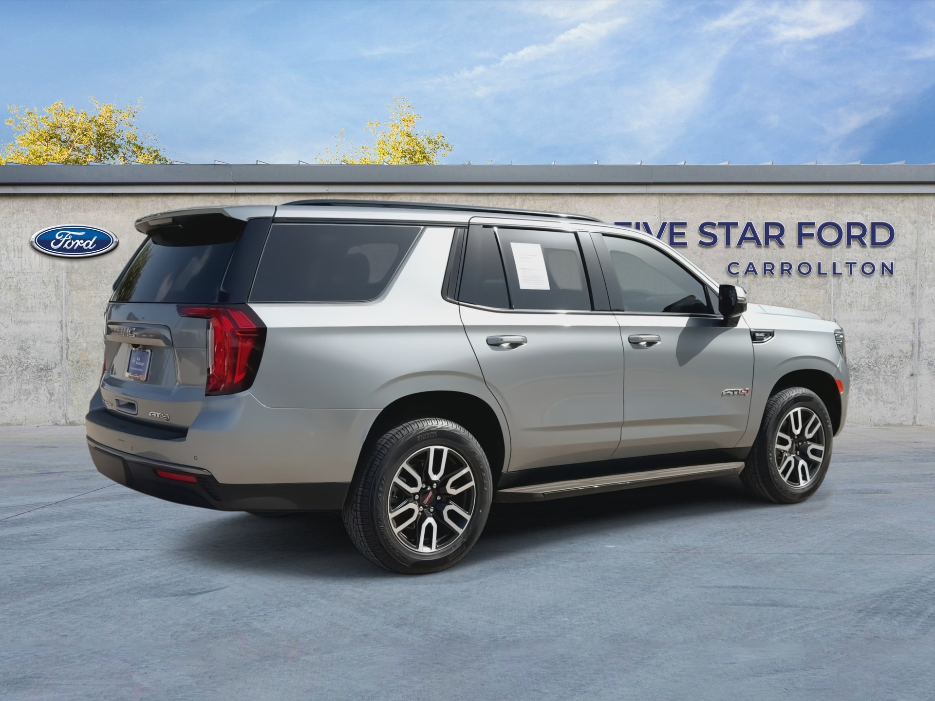 Used 2024 GMC Yukon AT4 w/ Technology Package AWD/4WD image 8