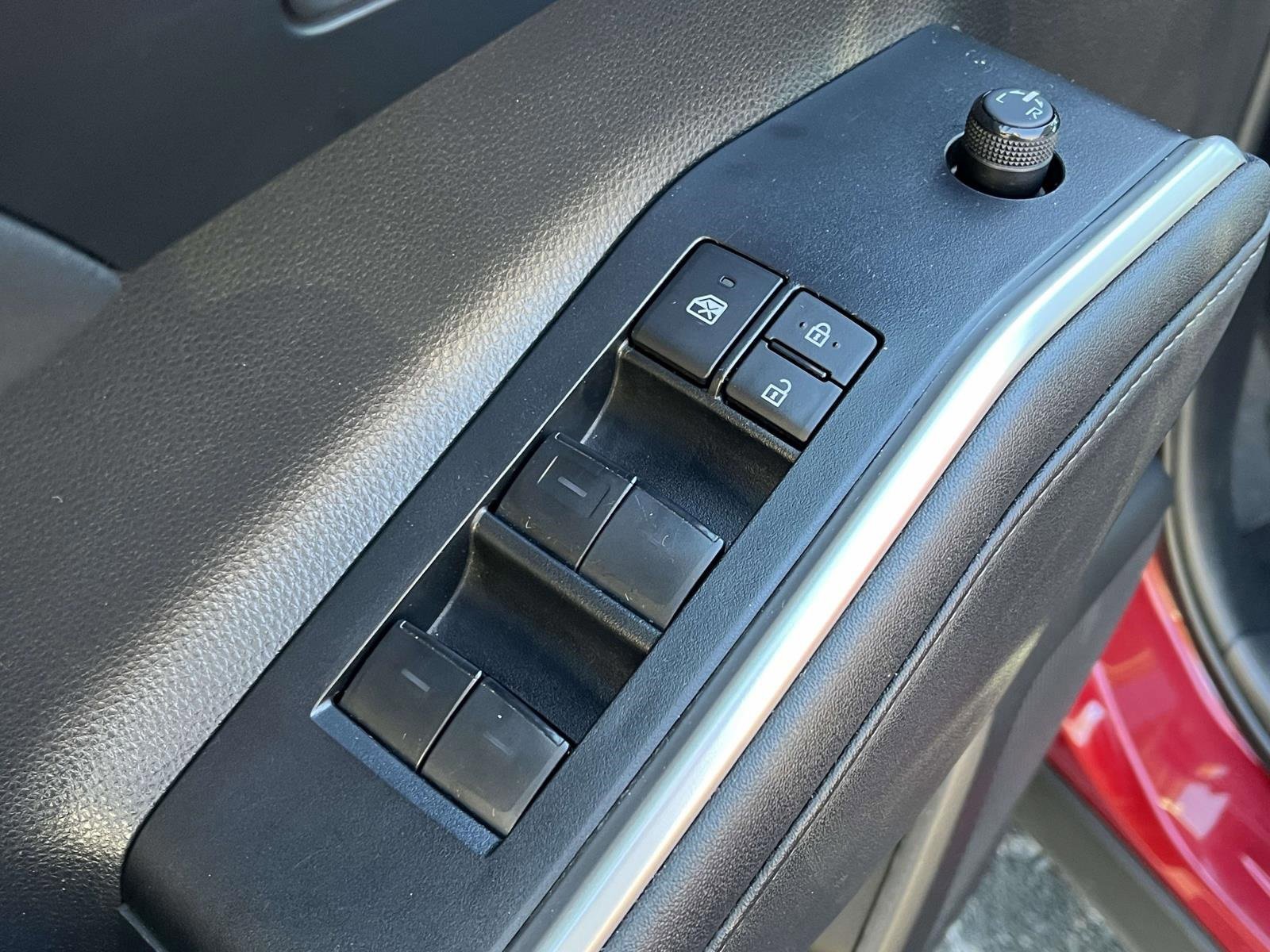 Used 2023 Toyota Highlander XLE image 27