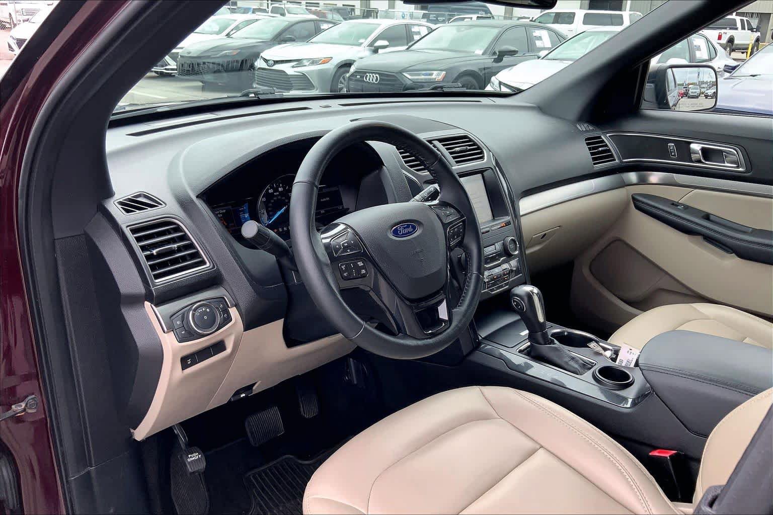 Certified 2019 Ford Explorer XLT w/ Equipment Group 202A FWD image 17