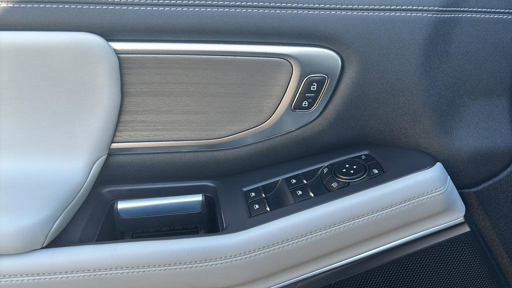 Certified 2025 Ford Expedition Platinum image 13