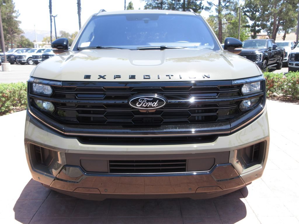 Certified 2025 Ford Expedition Platinum w/ Stealth Performance Package AWD/4WD image 7