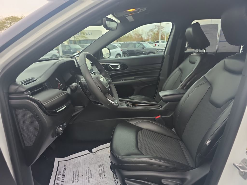 Used 2022 Jeep Compass Latitude FWD image 17
