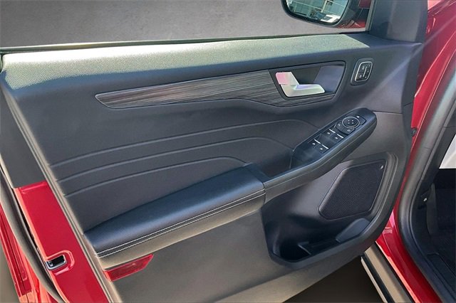 Certified 2025 Ford Escape Platinum image 17