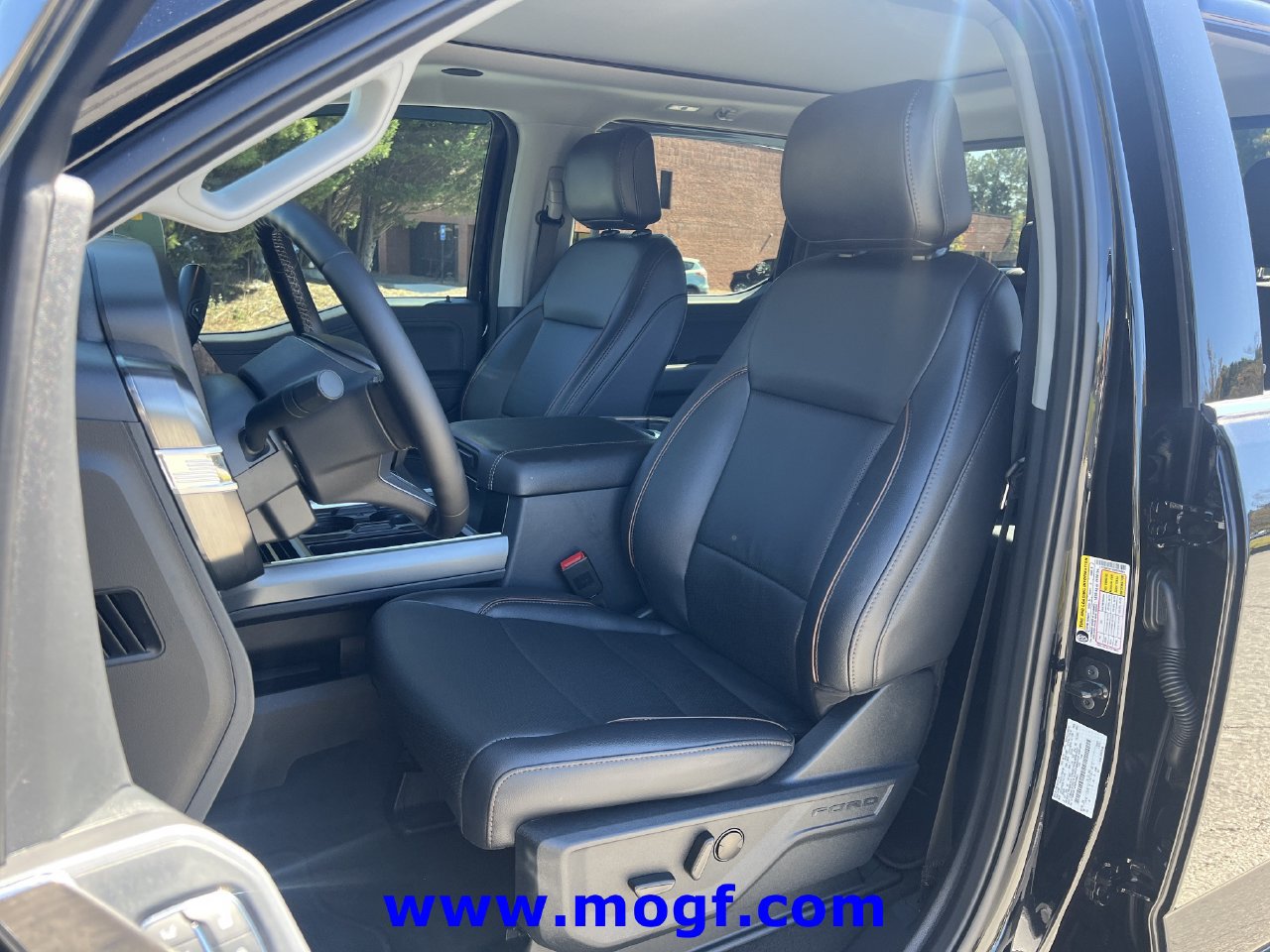 Certified 2025 Ford F350 Lariat w/ Lariat Ultimate Package AWD/4WD image 22