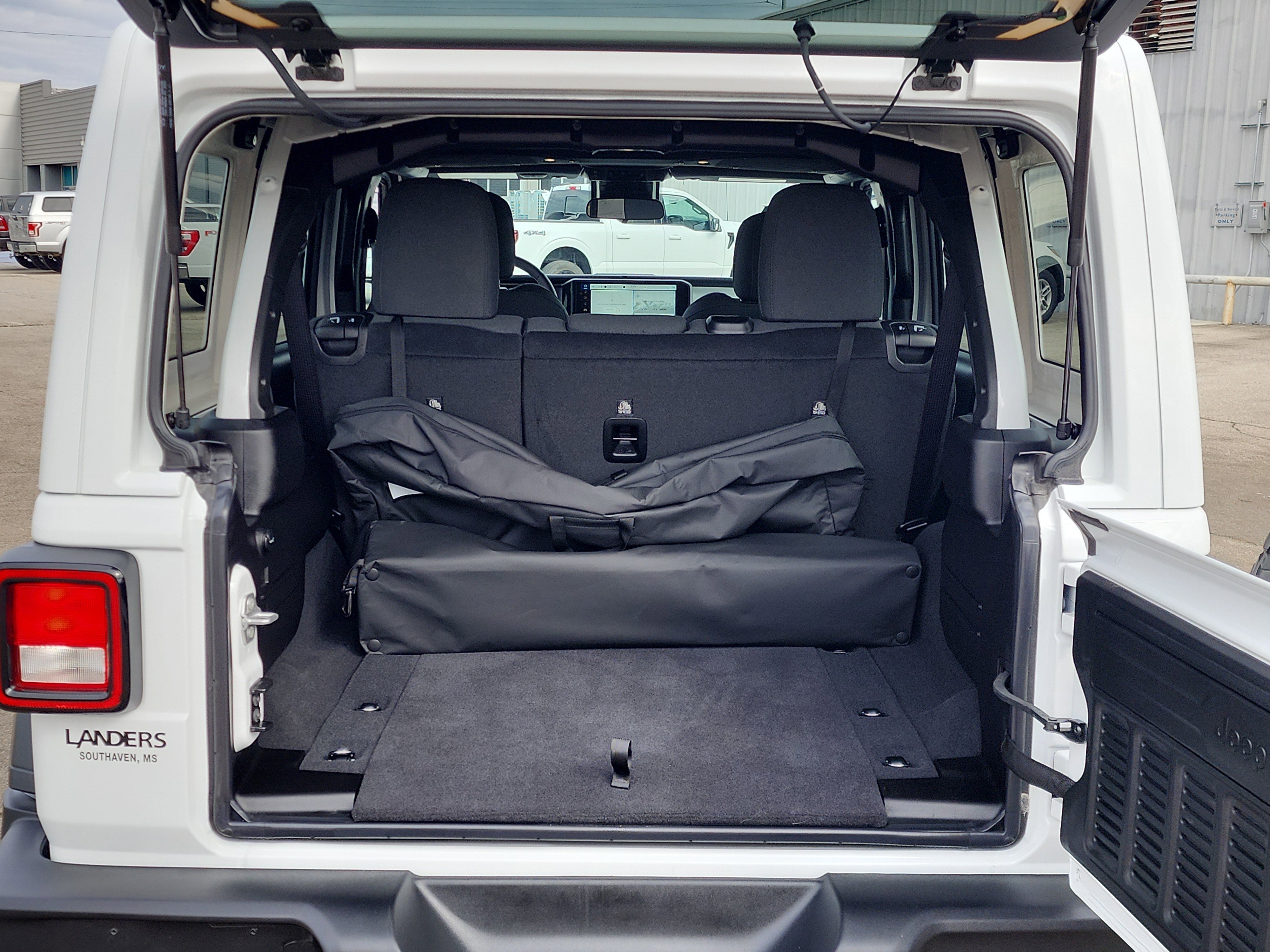 Used 2025 Jeep Wrangler Sport S image 13