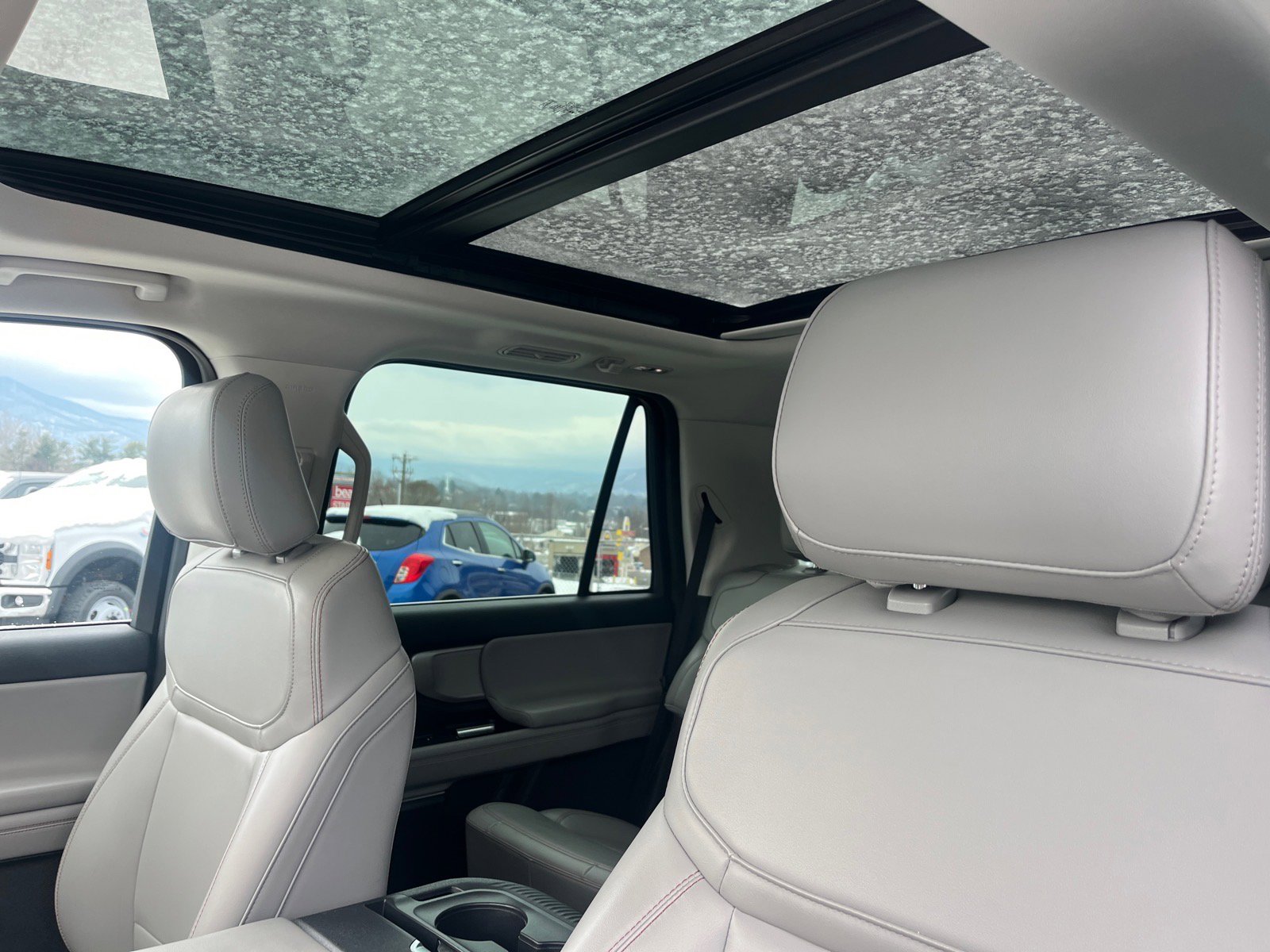 Certified 2025 Ford Expedition Active image 7