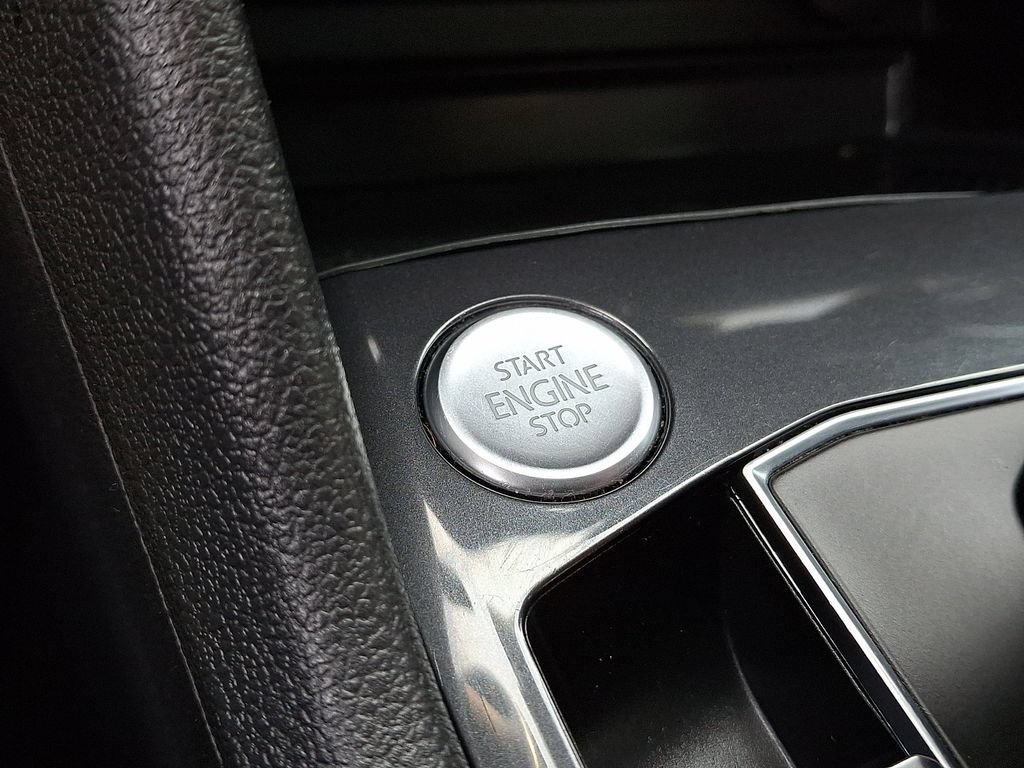 Used 2020 Volkswagen Tiguan SEL AWD/4WD image 33