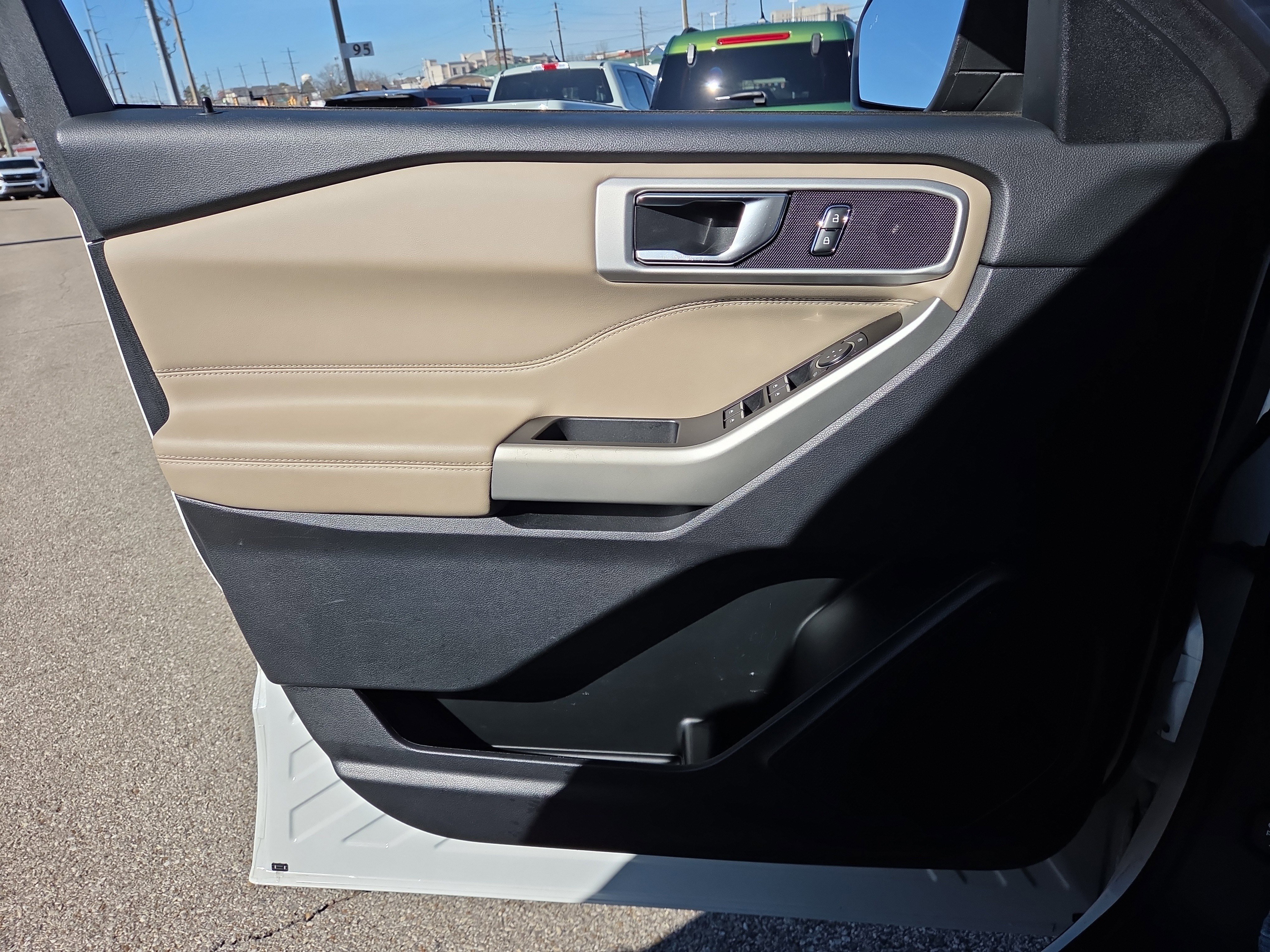 Certified 2022 Ford Explorer XLT w/ Equipment Group 202A image 19