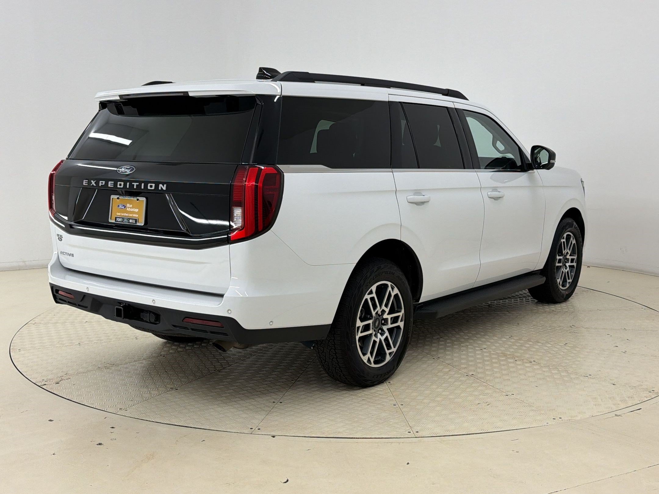 Certified 2025 Ford Expedition Active AWD/4WD image 9