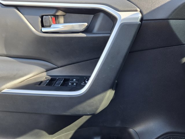 Used 2021 Toyota RAV4 XLE Premium image 20