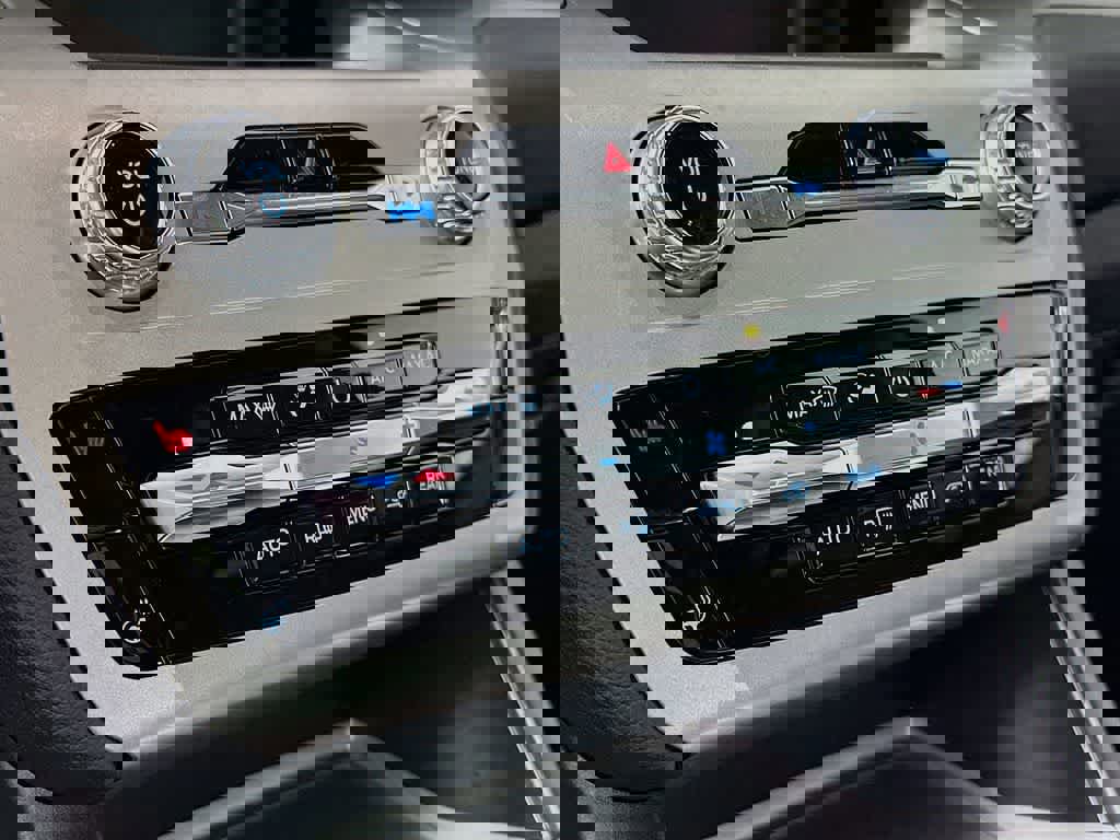 Certified 2022 Ford Explorer XLT w/ Equipment Group 202A image 21