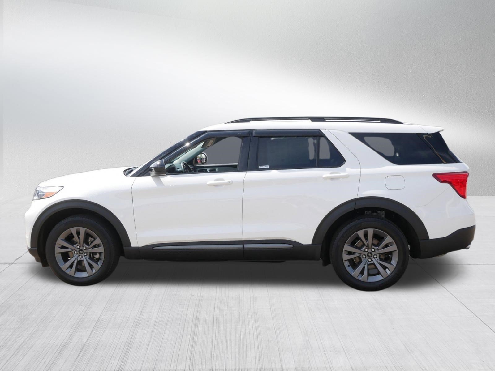 Certified 2023 Ford Explorer XLT w/ Equipment Group 202A AWD/4WD image 4