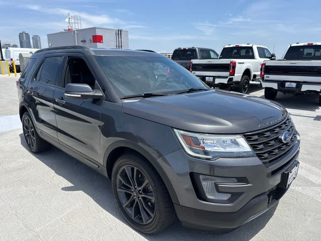 Certified 2017 Ford Explorer XLT w/ Equipment Group 202A FWD image 6