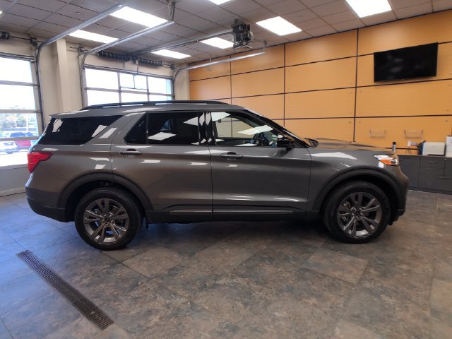 Certified 2022 Ford Explorer XLT w/ Equipment Group 202A AWD/4WD image 8