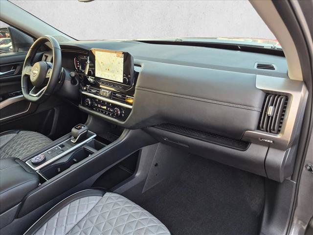 Used 2025 Nissan Pathfinder Platinum AWD/4WD image 22