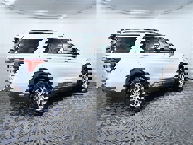 Certified 2025 Ford Explorer Active image 4