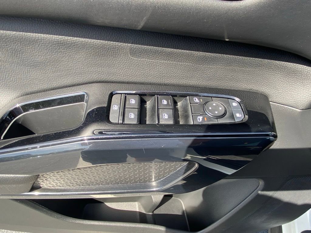 Used 2022 Nissan Pathfinder SV w/ SV Black Package image 11