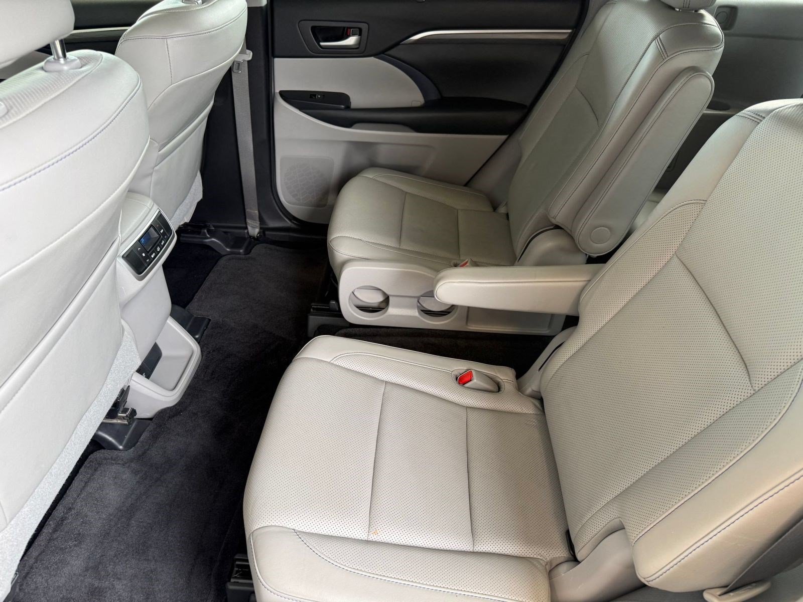 Used 2018 Toyota Highlander Limited AWD/4WD image 25