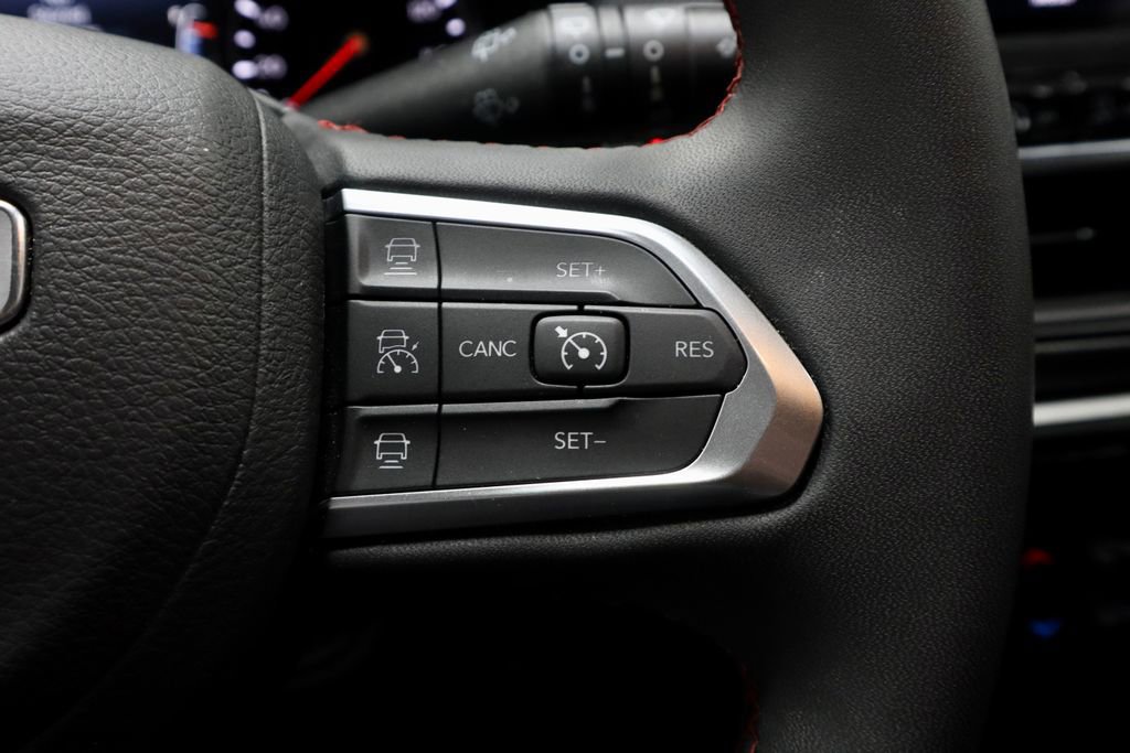 Used 2025 Jeep Compass Trailhawk AWD/4WD image 29