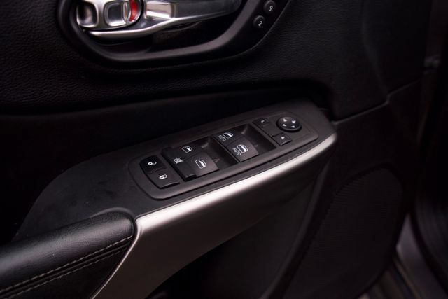 Used 2022 Jeep Cherokee Limited AWD/4WD image 17