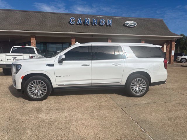 Used 2023 GMC Yukon XL Denali AWD/4WD image 2