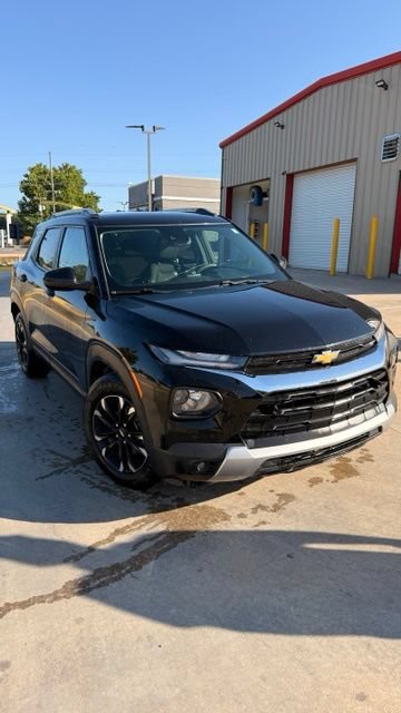 Used 2022 Chevrolet TrailBlazer LT w/ Convenience Package FWD image 2