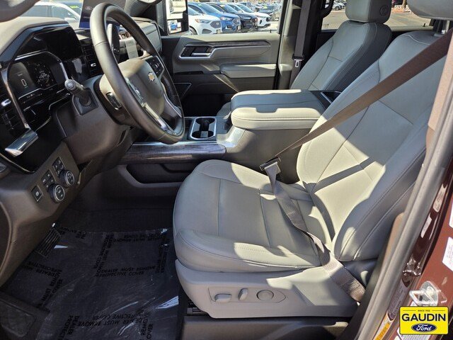 Used 2024 Chevrolet Silverado 2500 LTZ w/ LTZ Plus Package AWD/4WD image 11