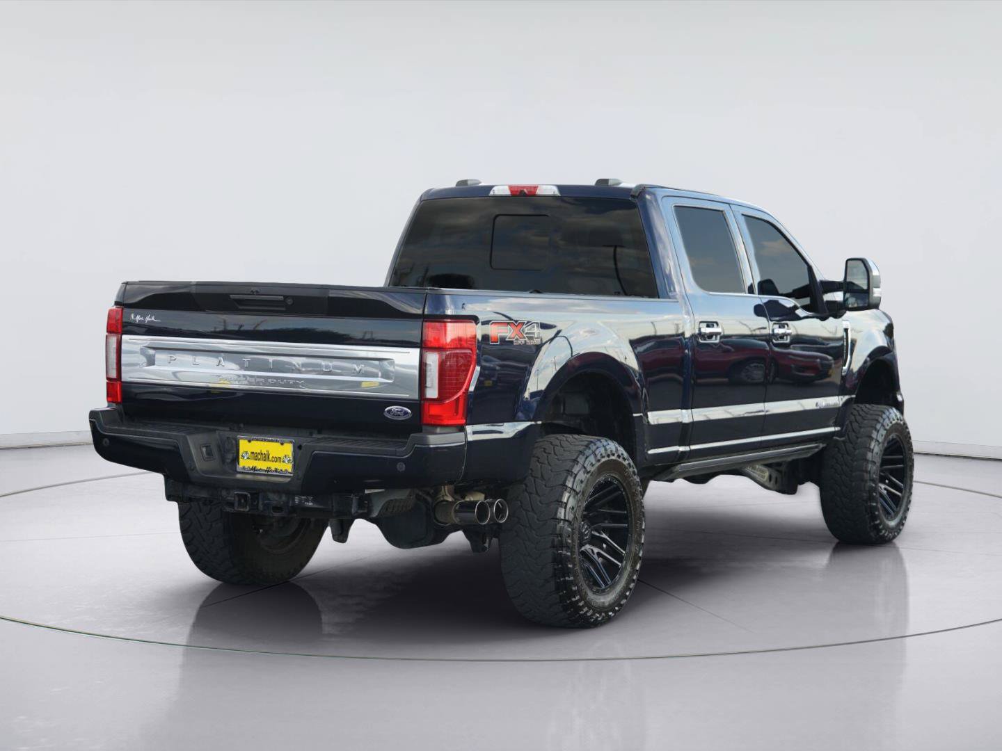 Certified 2022 Ford F250 Platinum w/ FX4 Off-Road Package AWD/4WD image 6
