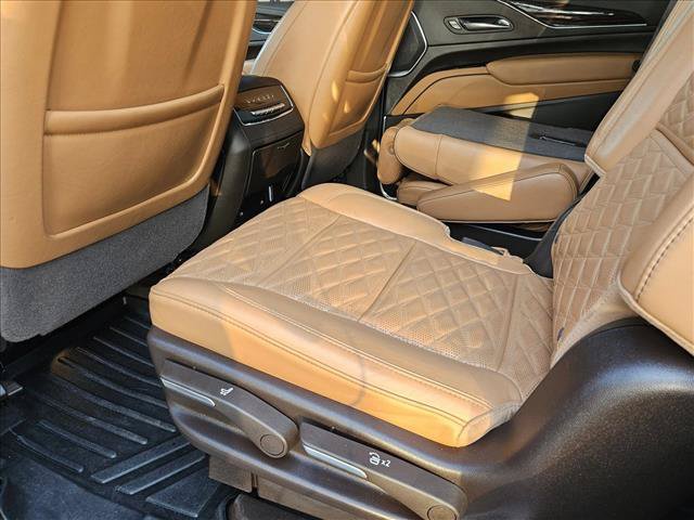 Used 2022 Cadillac Escalade Premium Luxury RWD image 20
