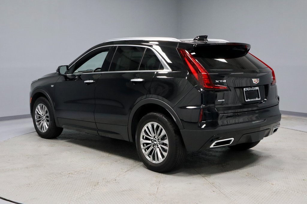 Used 2025 Cadillac XT4 Premium Luxury w/ Cold Weather Package image 3