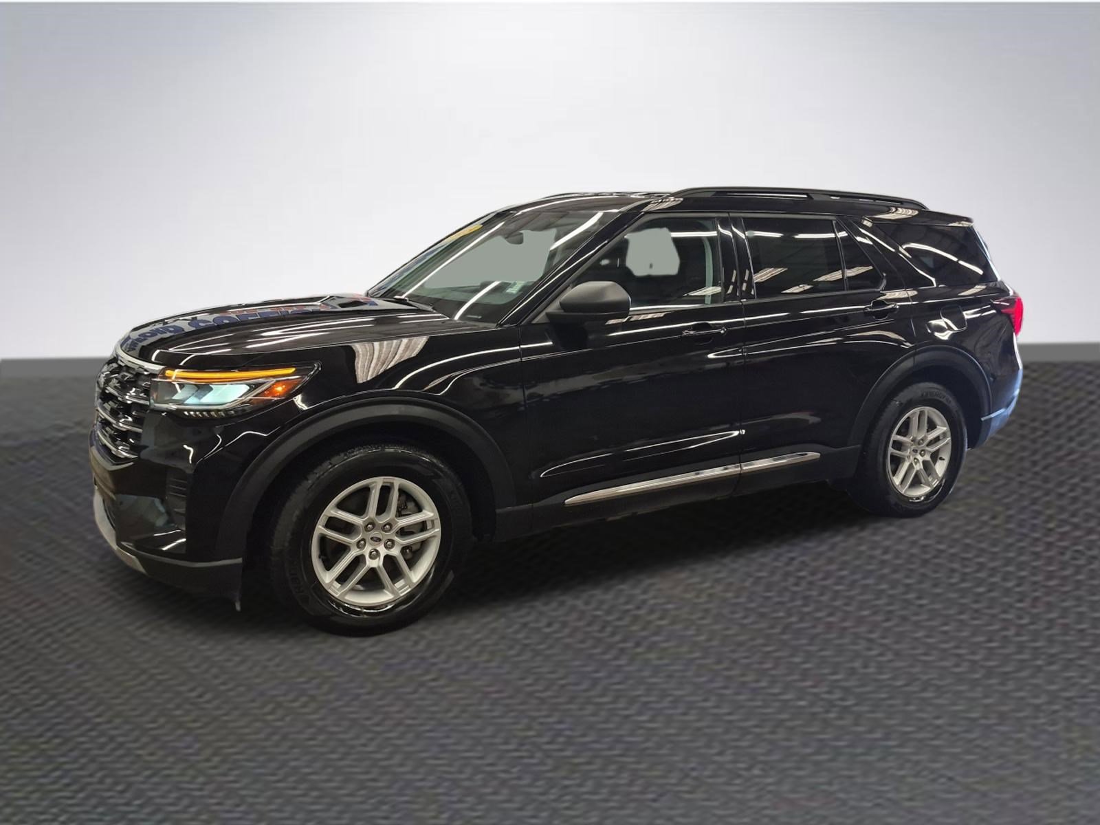 Certified 2025 Ford Explorer Active image 2