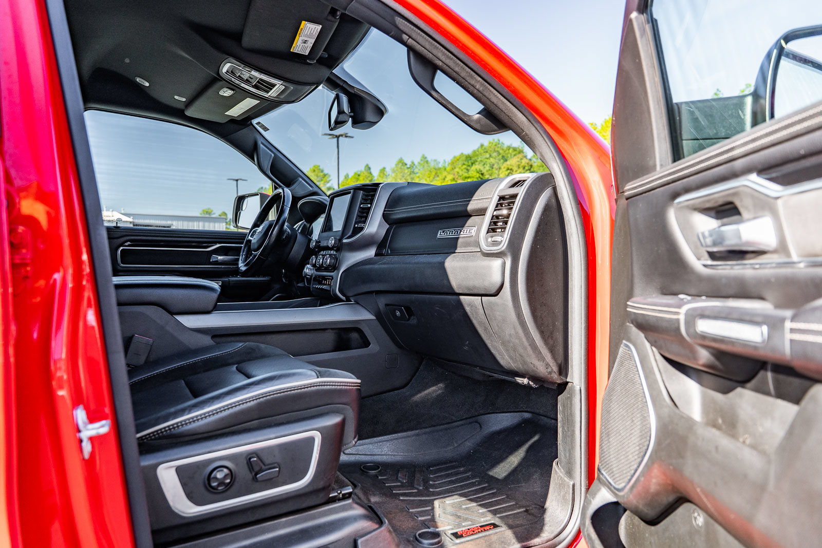 Used 2020 RAM 1500 Laramie w/ Sport Appearance Package AWD/4WD image 11