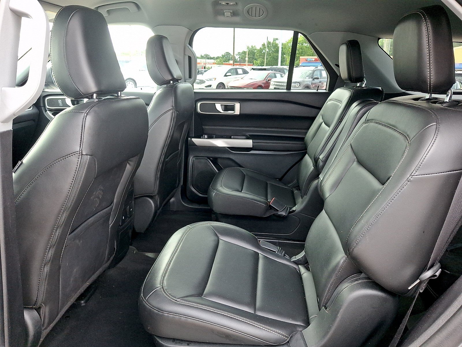 Certified 2022 Ford Explorer XLT w/ Equipment Group 202A RWD image 9