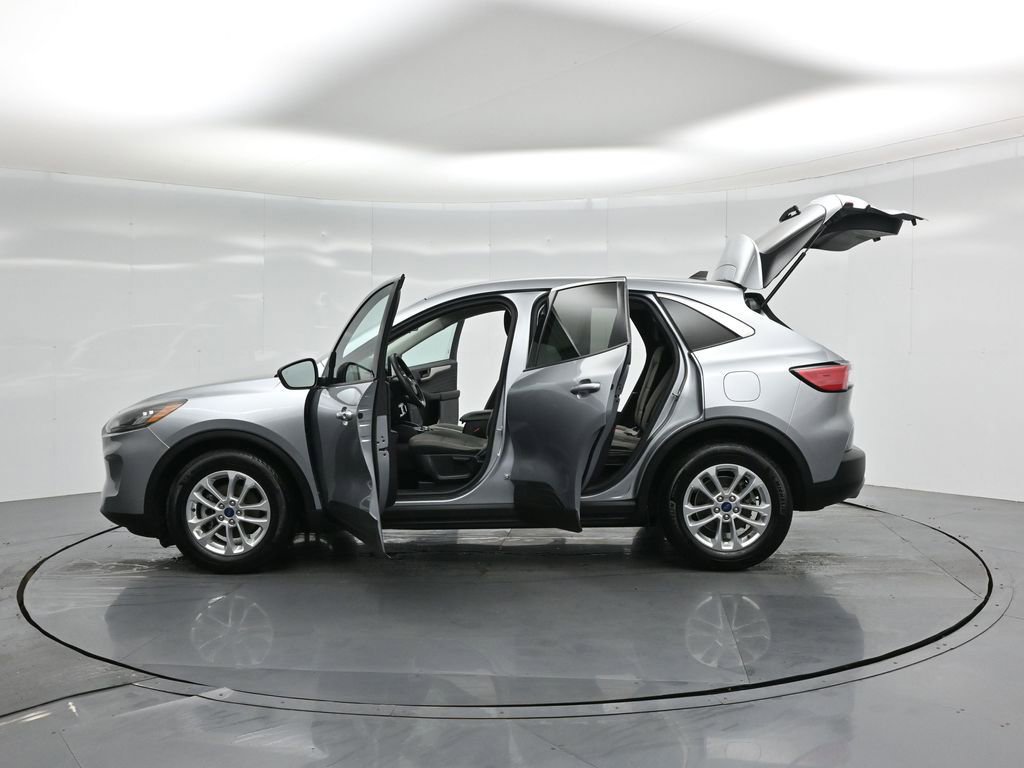 Certified 2022 Ford Escape SE image 32