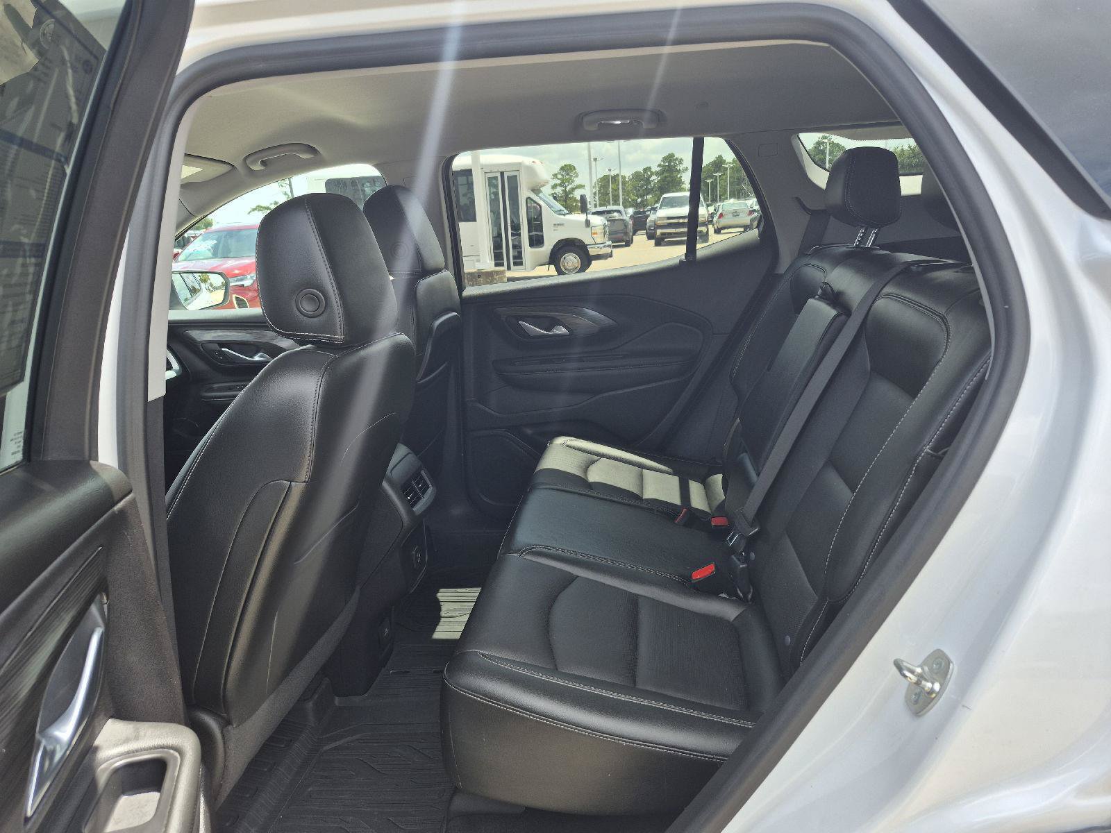Used 2024 GMC Terrain SLT FWD image 11