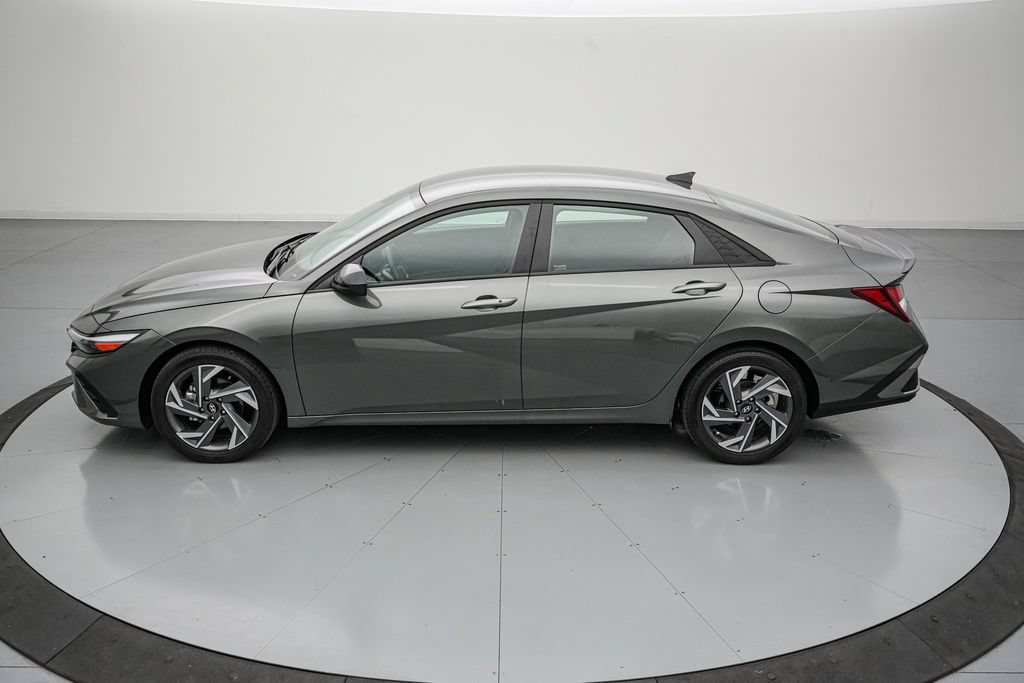 Used 2025 Hyundai Elantra Sport FWD image 7