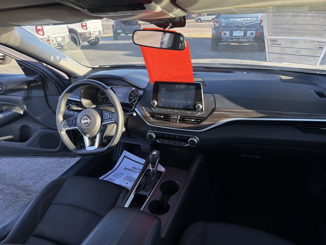 Used 2025 Nissan Altima 2.5 SV FWD image 18