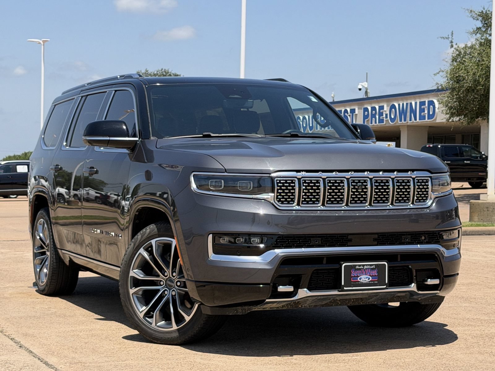 Used 2024 Jeep Grand Wagoneer Series III w/ Rear Seat Video Group 1 AWD/4WD image 2