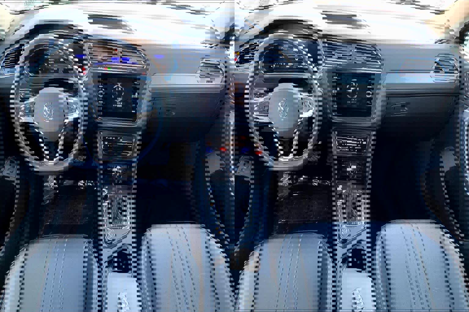 Used 2024 Volkswagen Tiguan SE image 13